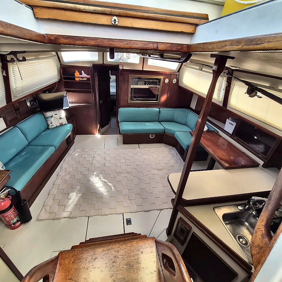 Main Saloon Overview